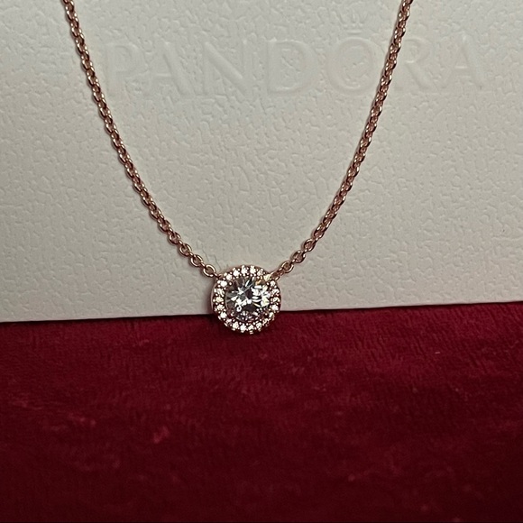 Pandora Round Sparkle Halo Necklace 